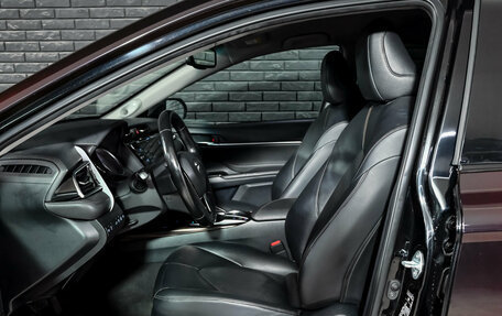 Toyota Camry, 2018 год, 2 860 000 рублей, 10 фотография
