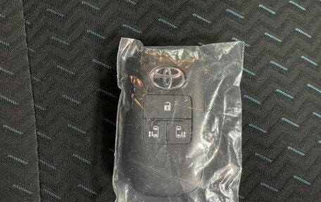 Toyota Roomy I, 2023 год, 850 000 рублей, 17 фотография