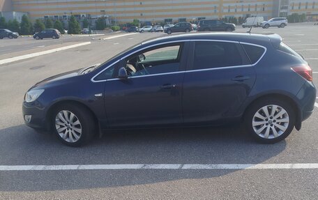 Opel Astra J, 2010 год, 870 000 рублей, 2 фотография
