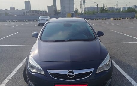Opel Astra J, 2010 год, 870 000 рублей, 1 фотография