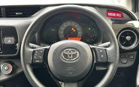 Toyota Vitz, 2018 год, 670 000 рублей, 10 фотография