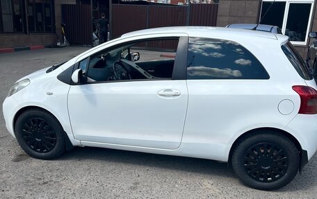 Toyota Yaris III рестайлинг, 2008 год, 472 000 рублей, 3 фотография