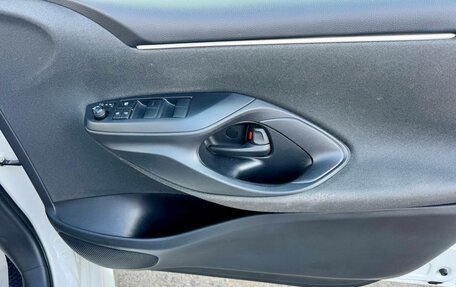 Toyota Yaris, 2021 год, 1 159 000 рублей, 11 фотография