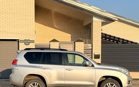 Toyota Land Cruiser Prado 150 рестайлинг 2, 2011 год, 2 700 000 рублей, 2 фотография