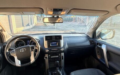 Toyota Land Cruiser Prado 150 рестайлинг 2, 2011 год, 2 700 000 рублей, 6 фотография