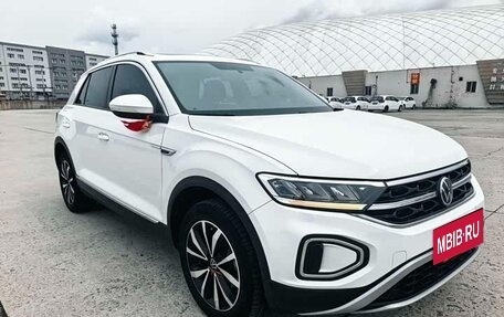 Volkswagen T-Roc I, 2024 год, 1 869 800 рублей, 4 фотография