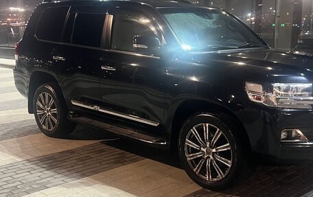 Toyota Land Cruiser 200, 2016 год, 4 000 000 рублей, 2 фотография