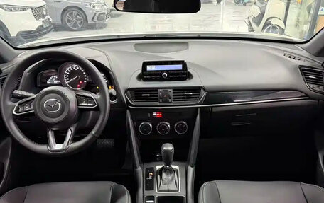 Mazda CX-4, 2023 год, 1 690 000 рублей, 8 фотография