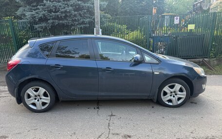 Opel Astra J, 2011 год, 600 000 рублей, 2 фотография