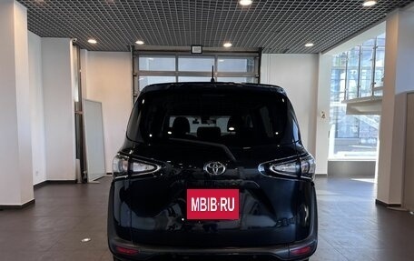 Toyota Sienta II, 2022 год, 1 590 000 рублей, 4 фотография