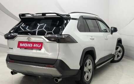 Toyota RAV4, 2021 год, 2 750 000 рублей, 6 фотография