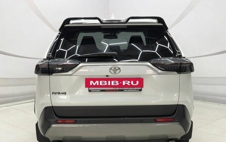 Toyota RAV4, 2021 год, 2 750 000 рублей, 7 фотография