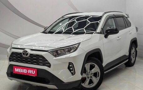 Toyota RAV4, 2021 год, 2 750 000 рублей, 2 фотография
