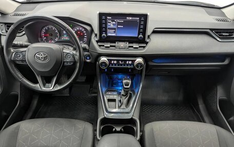 Toyota RAV4, 2021 год, 2 750 000 рублей, 12 фотография