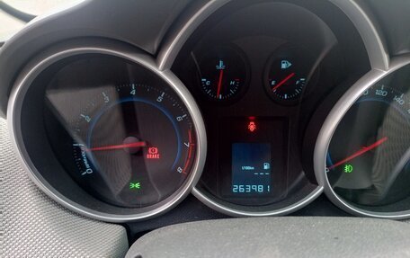 Chevrolet Cruze II, 2010 год, 580 000 рублей, 9 фотография