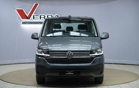 Volkswagen Caravelle T6 рестайлинг, 2021 год, 4 990 000 рублей, 2 фотография