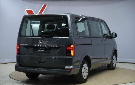 Volkswagen Caravelle T6 рестайлинг, 2021 год, 4 990 000 рублей, 5 фотография