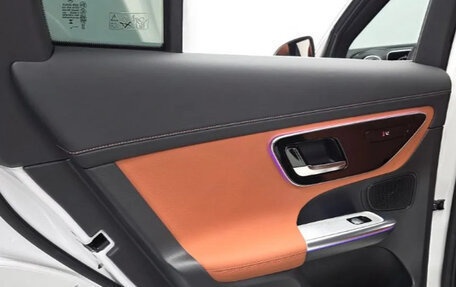 Mercedes-Benz GLC, 2024 год, 6 340 000 рублей, 10 фотография