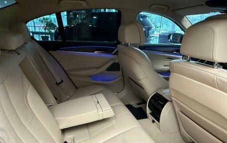 BMW 5 серия, 2018 год, 3 300 000 рублей, 13 фотография