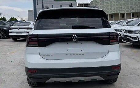 Volkswagen T-Cross I, 2022 год, 1 600 012 рублей, 9 фотография
