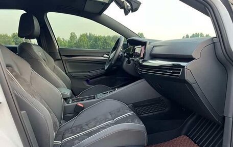 Volkswagen Golf VIII, 2023 год, 1 930 000 рублей, 13 фотография
