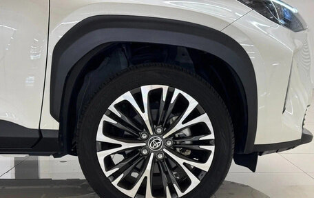 Toyota Yaris Cross, 2023 год, 1 490 000 рублей, 8 фотография