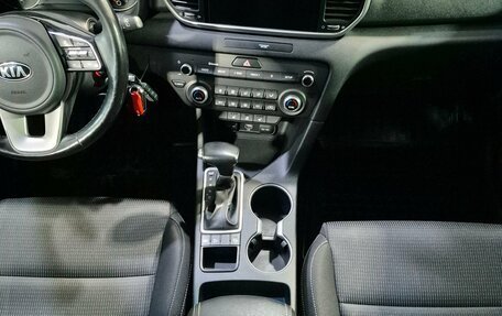 KIA Sportage IV рестайлинг, 2020 год, 2 350 000 рублей, 13 фотография