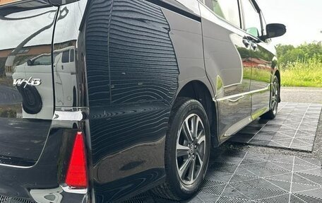 Toyota Noah III, 2021 год, 2 010 000 рублей, 4 фотография