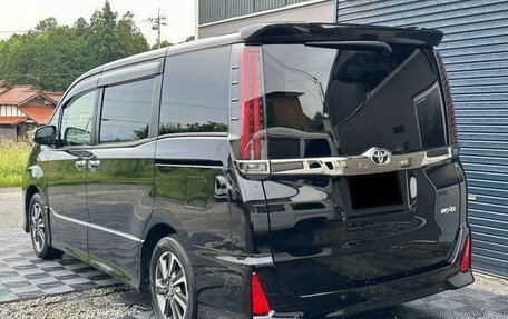 Toyota Noah III, 2021 год, 2 010 000 рублей, 6 фотография