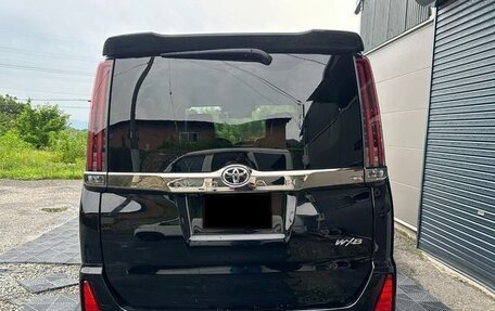 Toyota Noah III, 2021 год, 2 010 000 рублей, 7 фотография