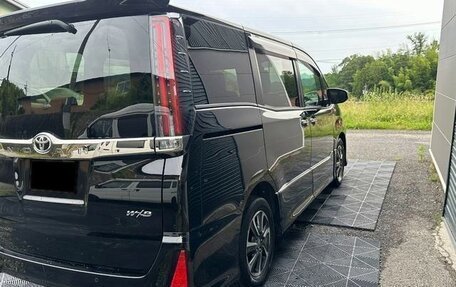 Toyota Noah III, 2021 год, 2 010 000 рублей, 8 фотография