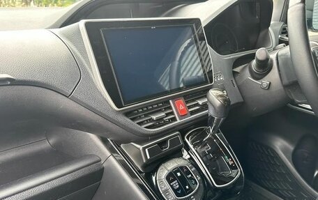 Toyota Noah III, 2021 год, 2 010 000 рублей, 14 фотография