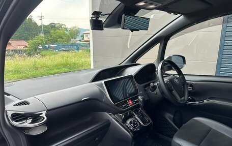Toyota Noah III, 2021 год, 2 010 000 рублей, 9 фотография