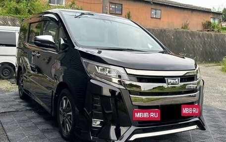 Toyota Noah III, 2021 год, 2 010 000 рублей, 3 фотография