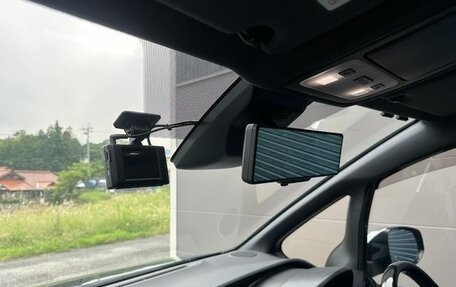 Toyota Noah III, 2021 год, 2 010 000 рублей, 32 фотография