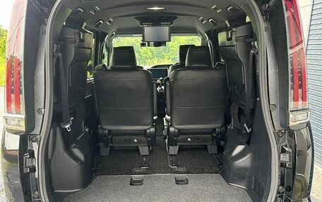 Toyota Noah III, 2021 год, 2 010 000 рублей, 24 фотография