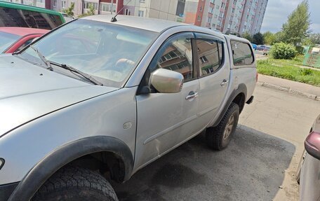 Mitsubishi L200 IV рестайлинг, 2011 год, 880 000 рублей, 2 фотография
