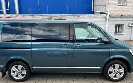 Volkswagen Multivan T6 рестайлинг, 2019 год, 4 600 000 рублей, 4 фотография