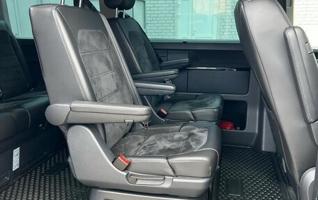 Volkswagen Multivan T6 рестайлинг, 2019 год, 4 600 000 рублей, 2 фотография
