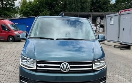 Volkswagen Multivan T6 рестайлинг, 2019 год, 4 600 000 рублей, 9 фотография