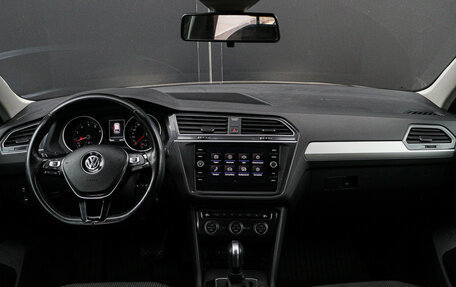 Volkswagen Tiguan II, 2019 год, 2 370 000 рублей, 10 фотография