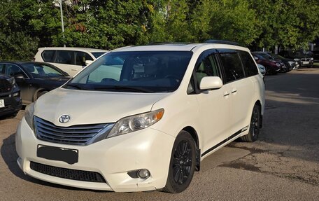 Toyota Sienna III, 2012 год, 2 050 000 рублей, 1 фотография