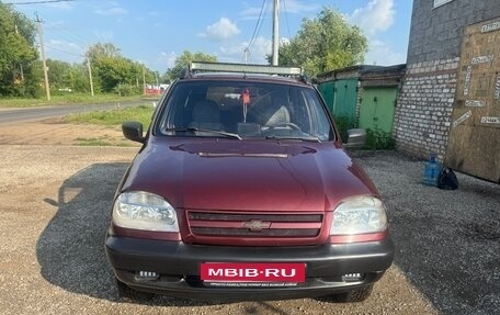 Chevrolet Niva I рестайлинг, 2004 год, 250 000 рублей, 1 фотография