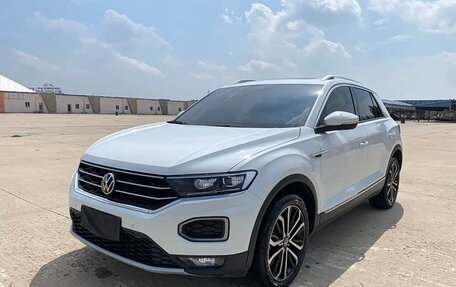 Volkswagen T-Roc I, 2022 год, 4 372 000 рублей, 1 фотография