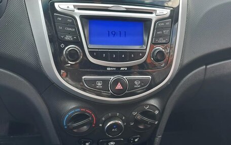 Hyundai Solaris II рестайлинг, 2011 год, 670 000 рублей, 9 фотография