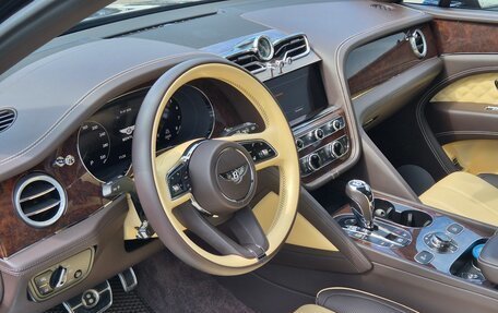 Bentley Bentayga I, 2021 год, 21 000 000 рублей, 11 фотография