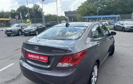 Hyundai Solaris II рестайлинг, 2011 год, 670 000 рублей, 2 фотография
