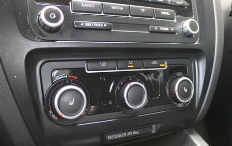 Volkswagen Jetta VI, 2011 год, 729 000 рублей, 15 фотография