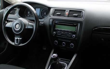 Volkswagen Jetta VI, 2011 год, 729 000 рублей, 17 фотография