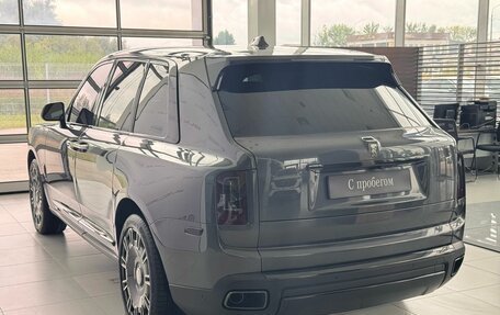 Rolls-Royce Cullinan, 2021 год, 45 000 000 рублей, 2 фотография